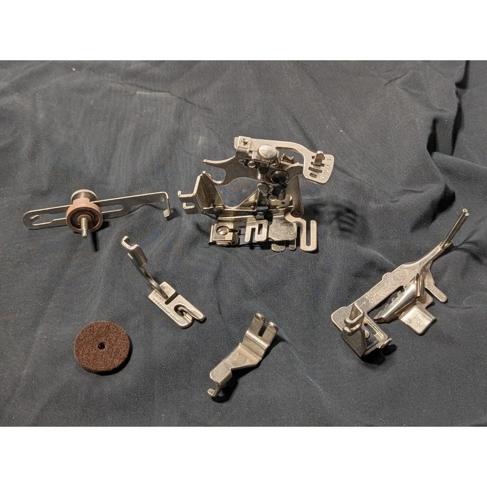 Vintage Singer 404 Slant Needle Sewing Machine Attachments & Box‎ Case
